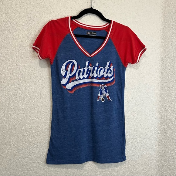 NFL Team New England Patriots V Neck Top Short Sleeve Shirt Womens Size S - Picture 9 of 9